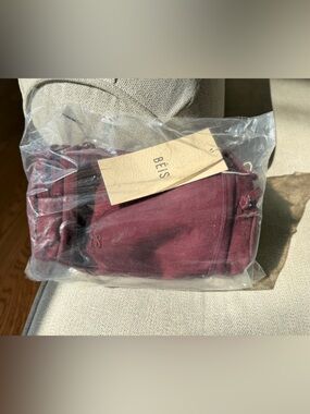 NWT BEIS Expandable Charm Crossbody in Burgundy